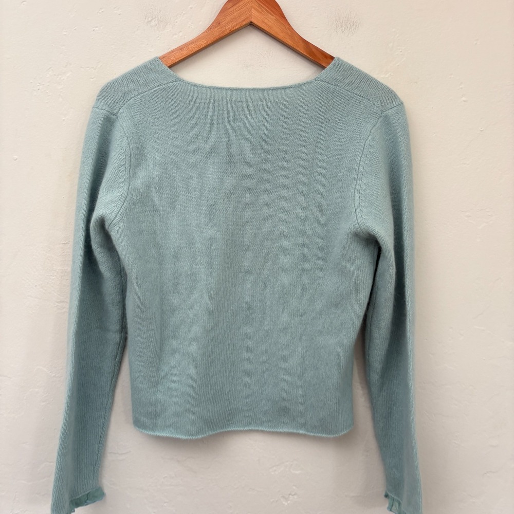 Garnet Hill Embroidered Sweater Women Medium Light Blue Lambswool Angora FLAW - Picture 9 of 16